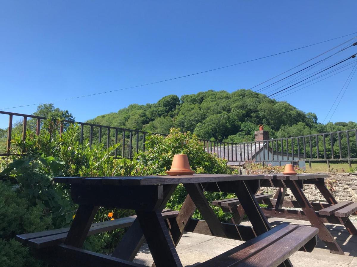 Castle Inn Knighton  Ngoại thất bức ảnh